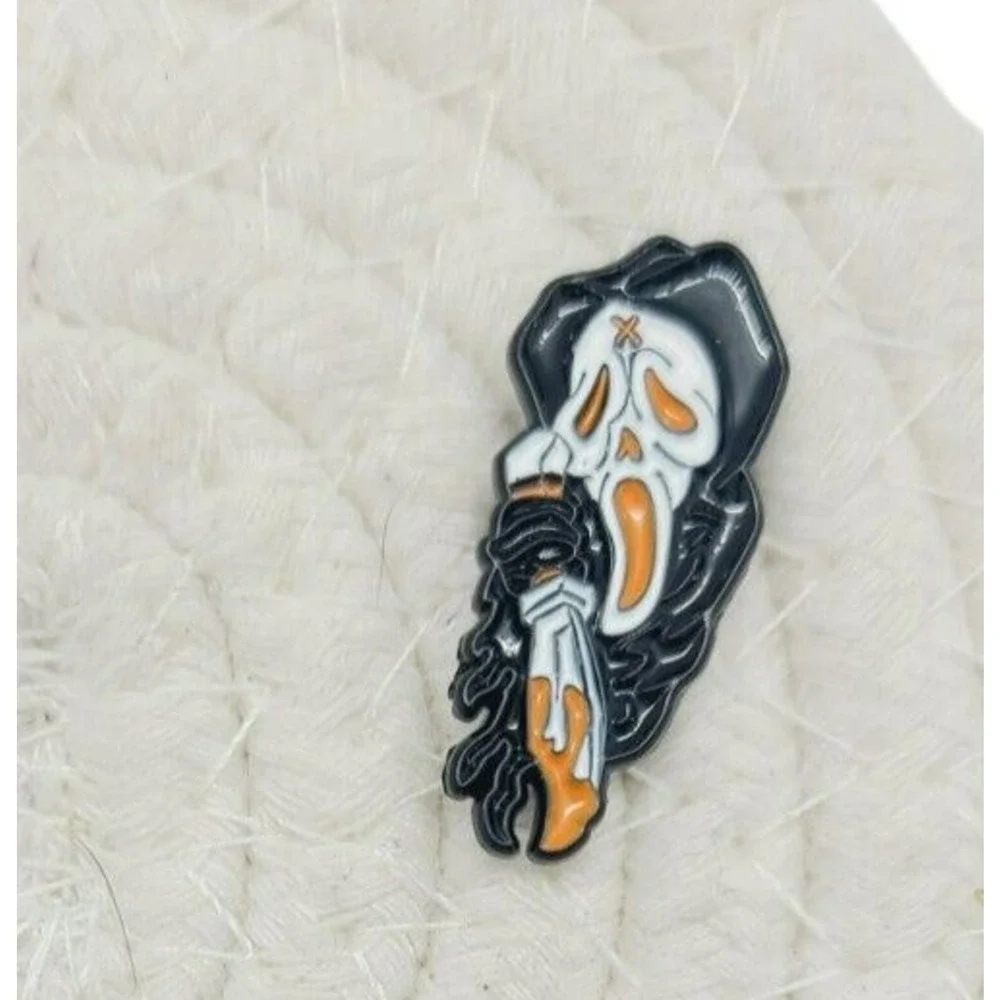Scream‎ Ghost Face Pin